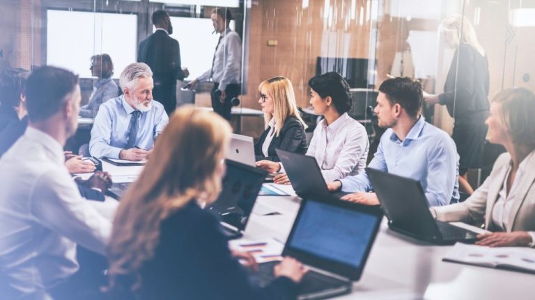 Microsoft 365 w firmie – pełny przegląd funkcji i korzyści