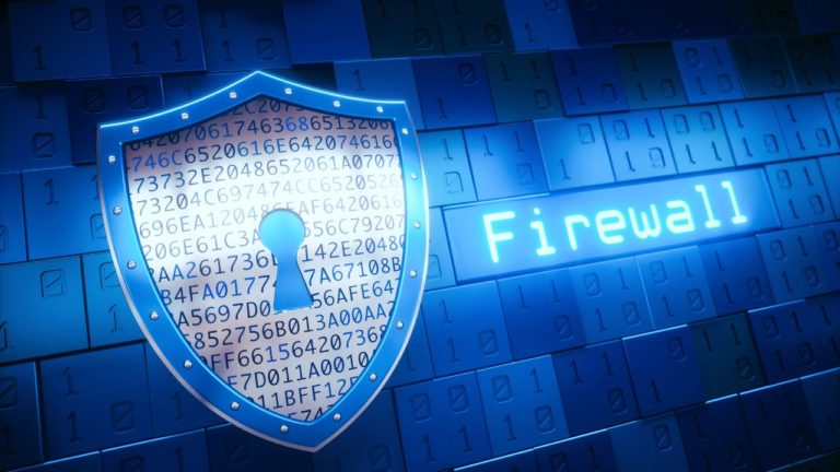 Firewall sprzętowy czy programowy – co lepiej chroni Twoją firmę?