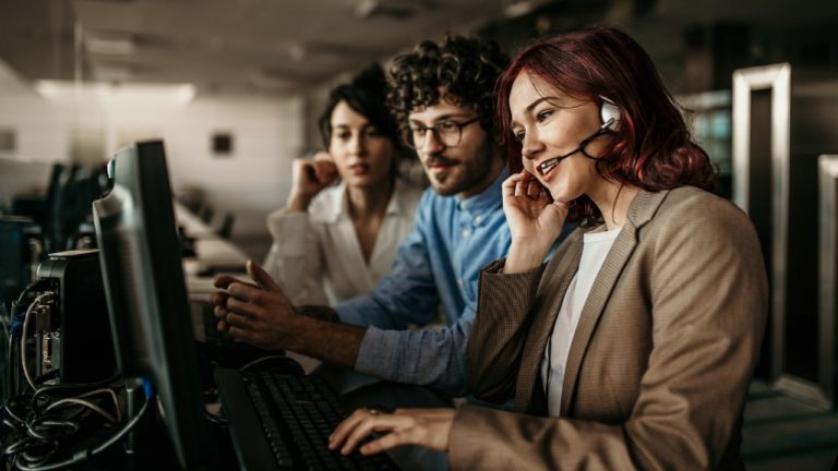 10 powodów, dla których warto skorzystać z outsourcingu helpdesku w Warszawie