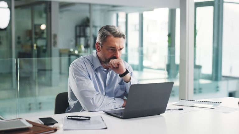 Dlaczego Zacząć Stosować Usługi Informatyczne w Warszawie: Korzyści dla Firm i Przedsiębiorców